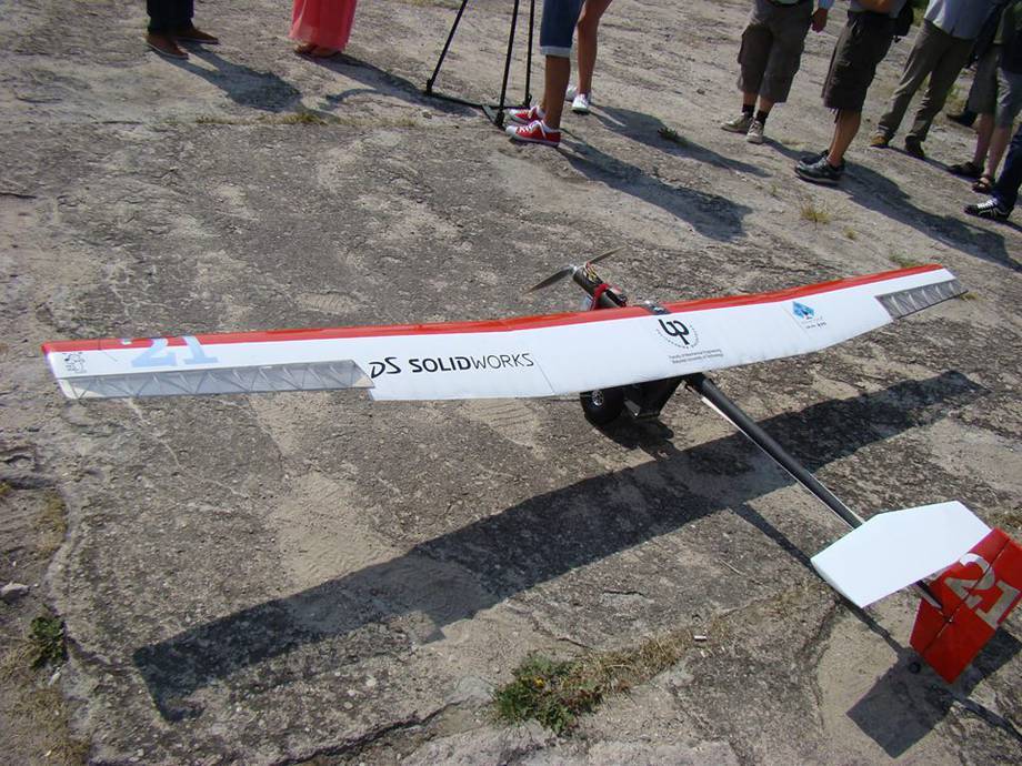 Relacja z prezentacji samolotu zaprojektowanego przez studentów Wydziały Mechanicznego Politechniki Białostockiej.